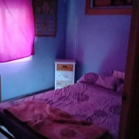 Azul Con Cama Doble Disponible En * برشلونة